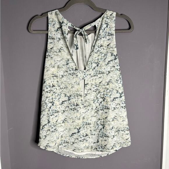 H&M Green Printed Sleeveless Blouse With Back Cutout & Tie Size 2 - Picture 4 of 6